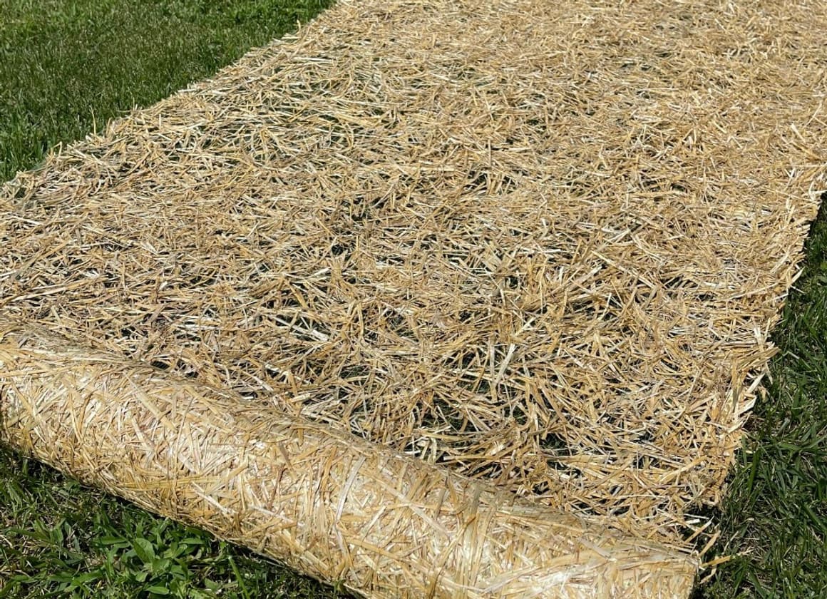Double net straw blanket 16 by 112 feet for slope erosion control